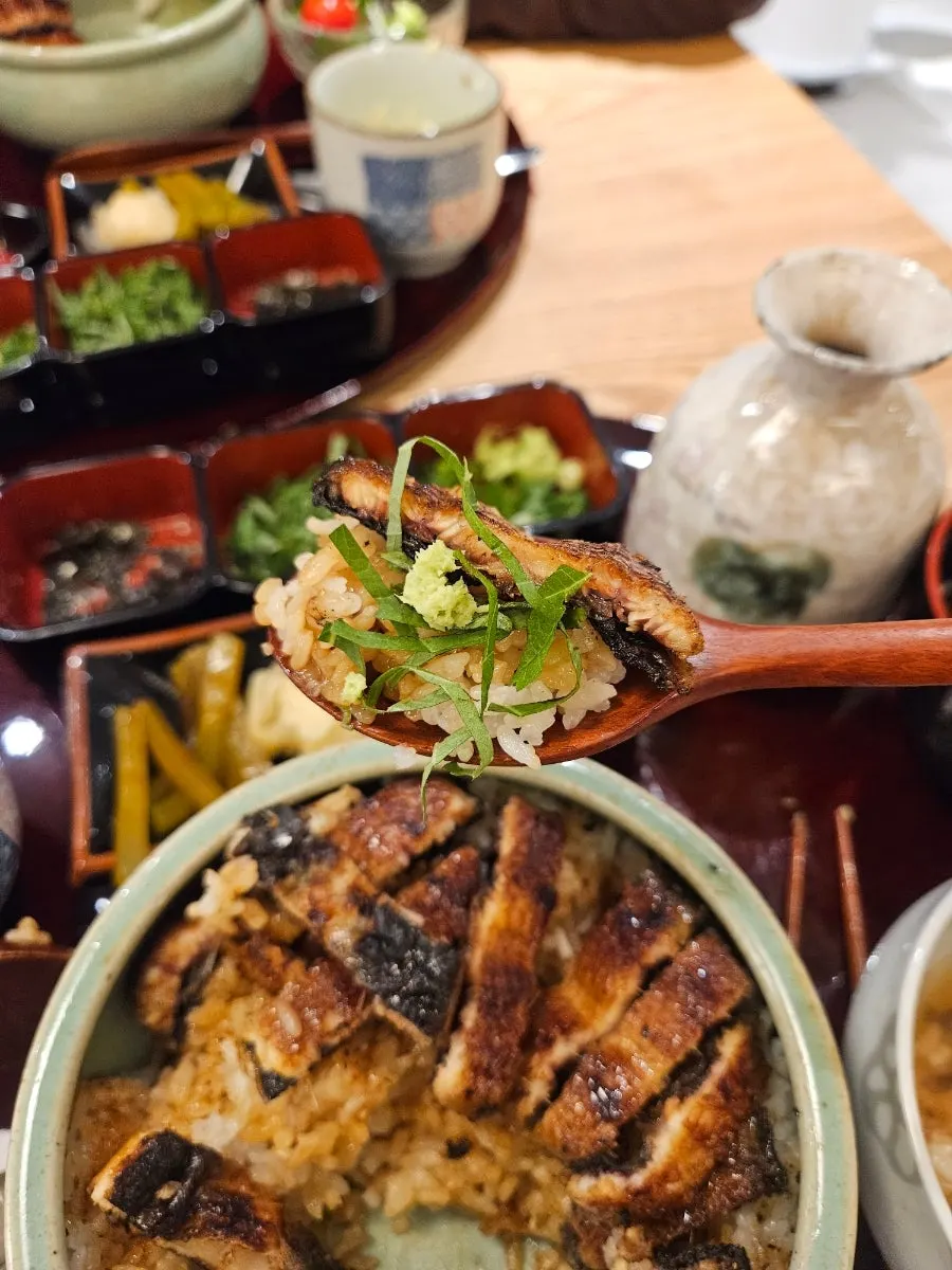 장어 본연의 맛으로 먹는 히츠마부시
