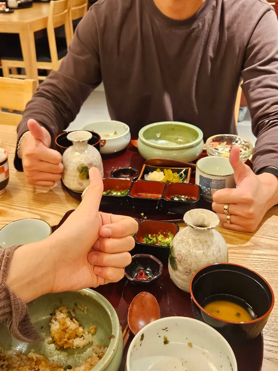 육수를 부어 오차즈케로 먹는 장어덮밥