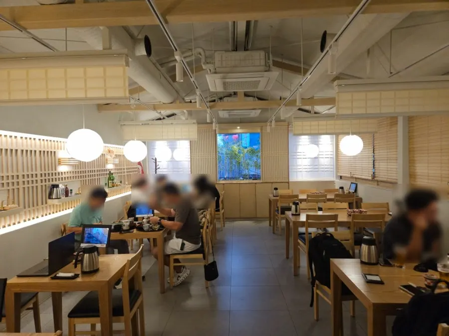Waiting area next to Unagiwa's entrance