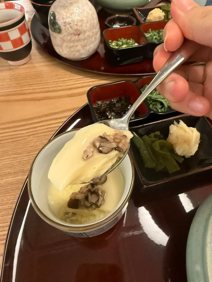 Side dishes served with the hitsumabushi