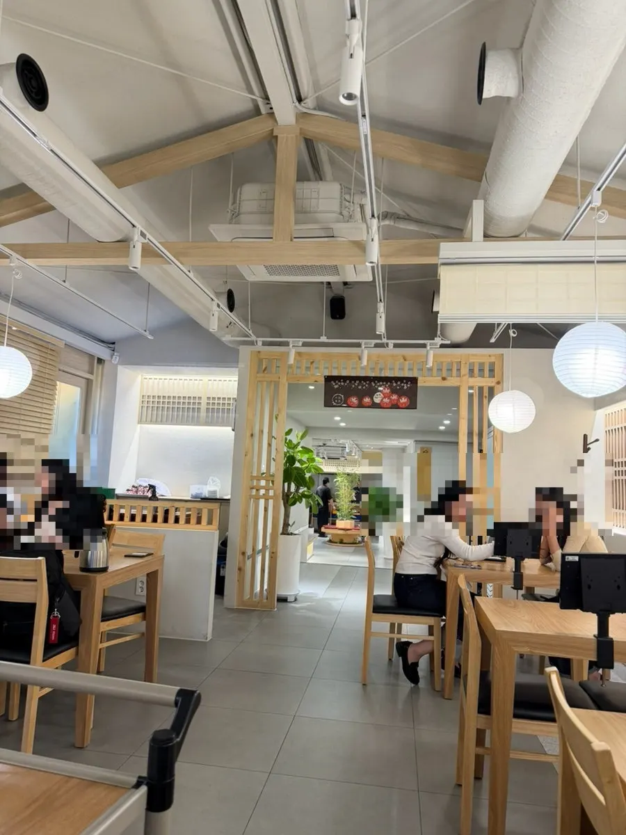 Unagiwa's dining area separated from the kitchen
