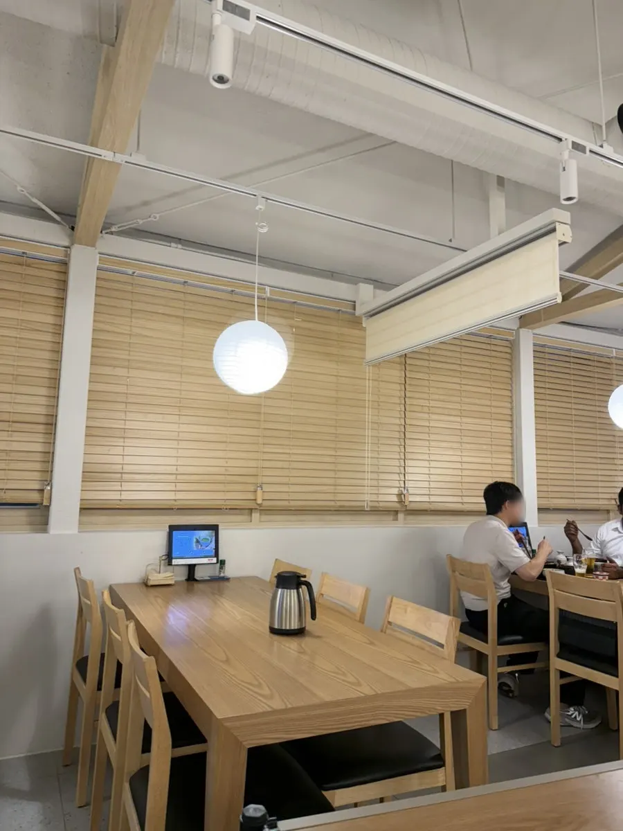 Neatly arranged dining hall at Unagiwa