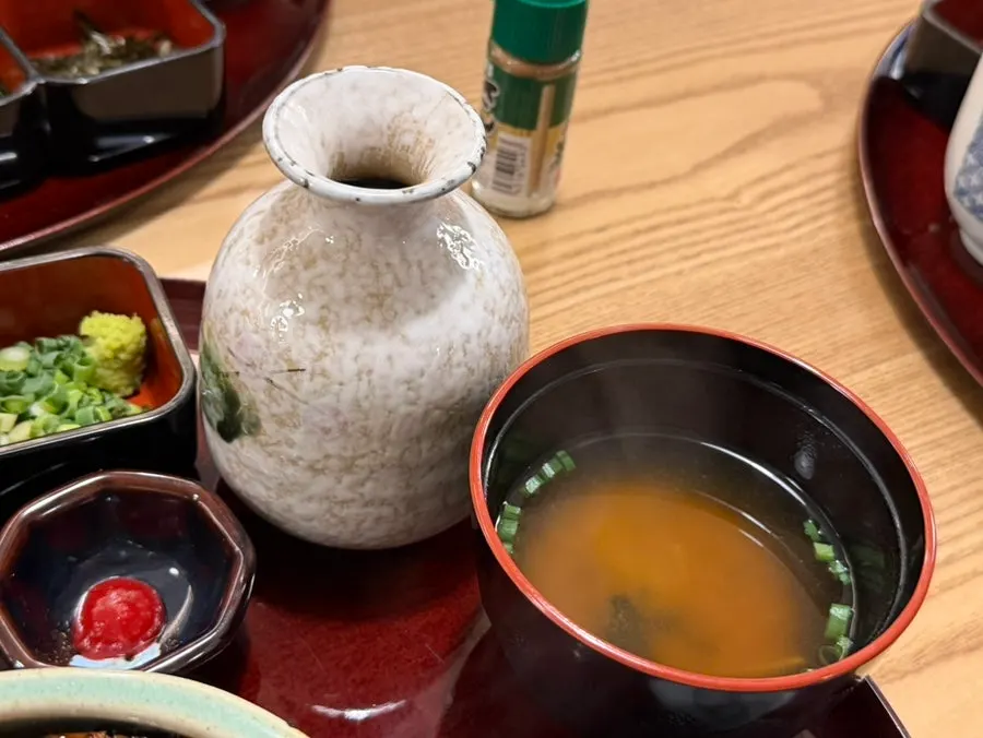 Soy-based soup and green tea for ochazuke