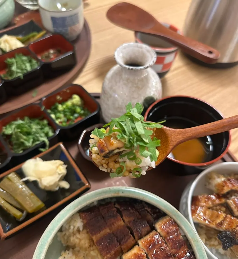 깻잎에 올린 장어 한 입