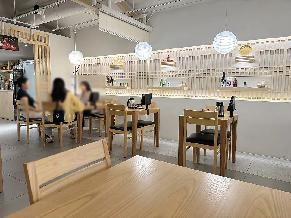 Table view of Unagiwa under soft lighting
