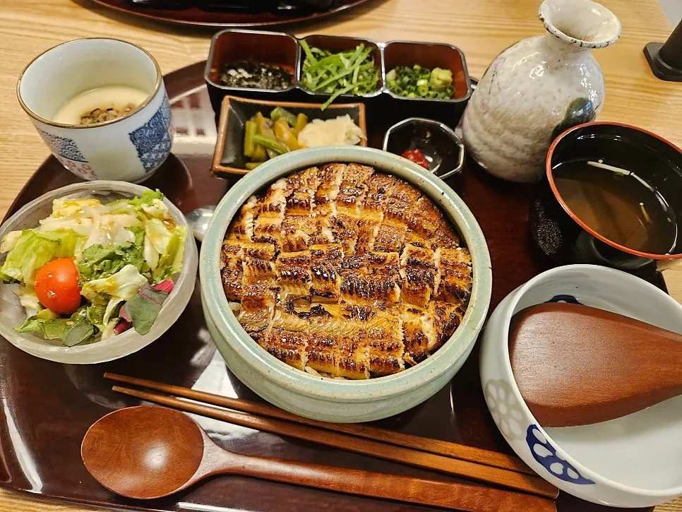 Tablet screen showing how to eat hitsumabushi