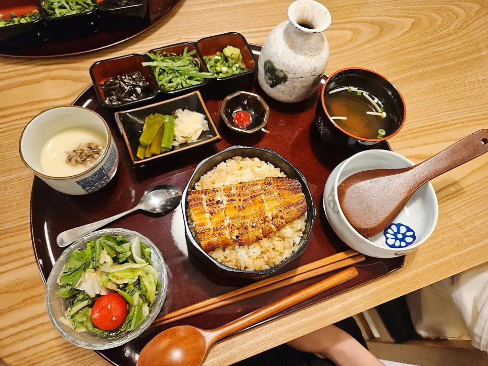 Hitsumabushi Mini topped with half an eel