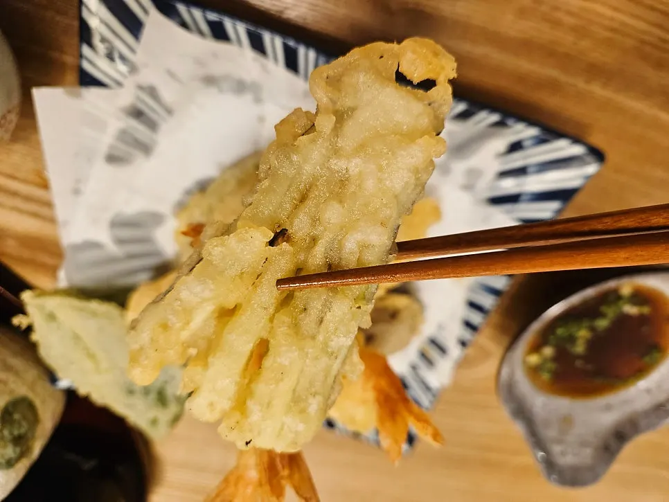 A plate of assorted tempura with shrimp and vegetables