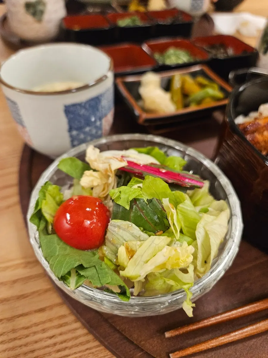 우나기와 밑반찬과 된장국 구성