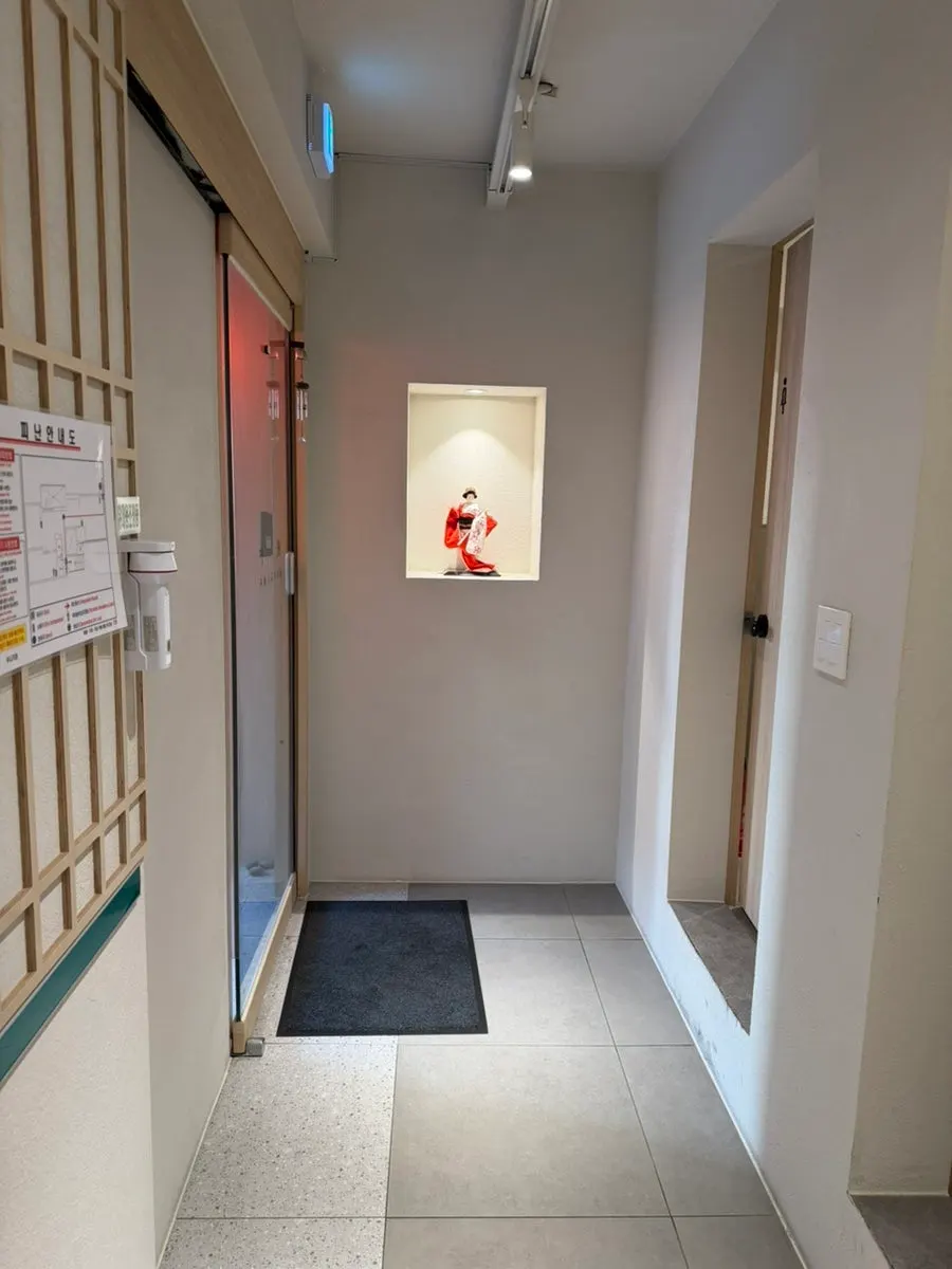 Upscale atmosphere inside Unagiwa