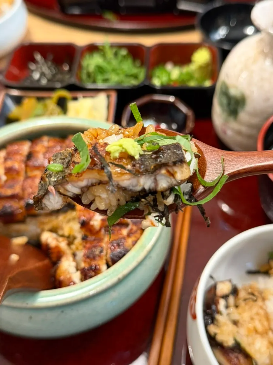 Close-up of golden-grilled eel rice bowl