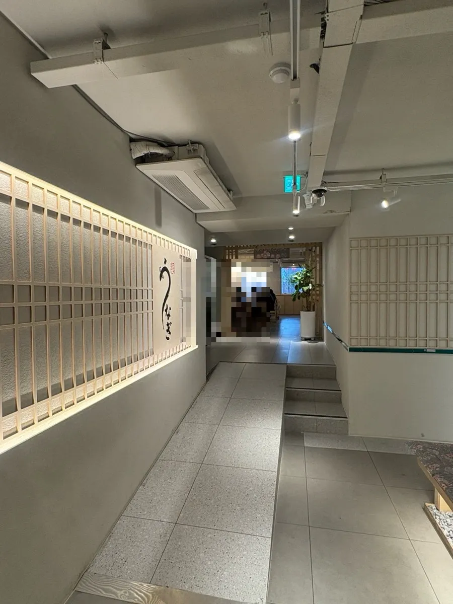 宽敞干净的Unagiwa内部座位