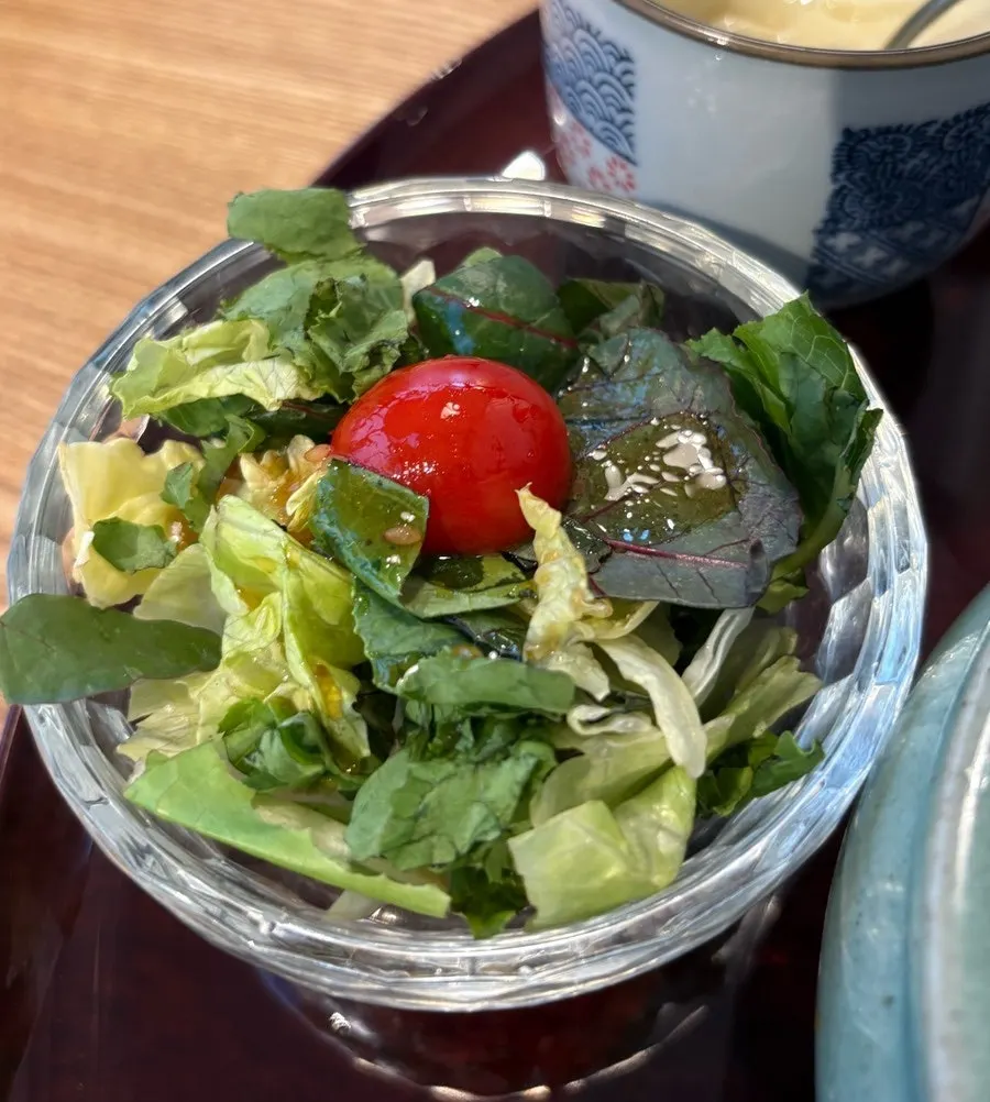 倒入热茶完成的鳗鱼茶泡饭