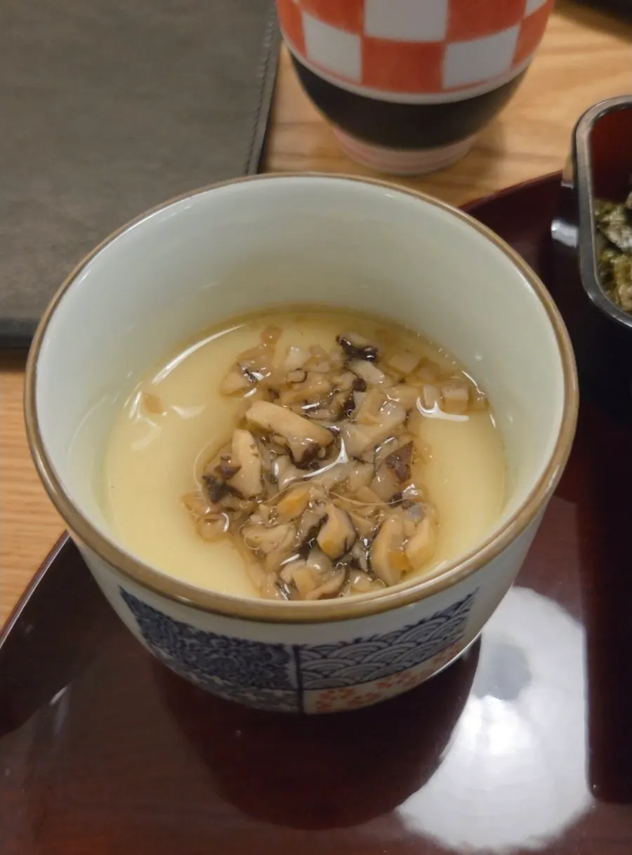 버섯 올린 계란찜 한 그릇