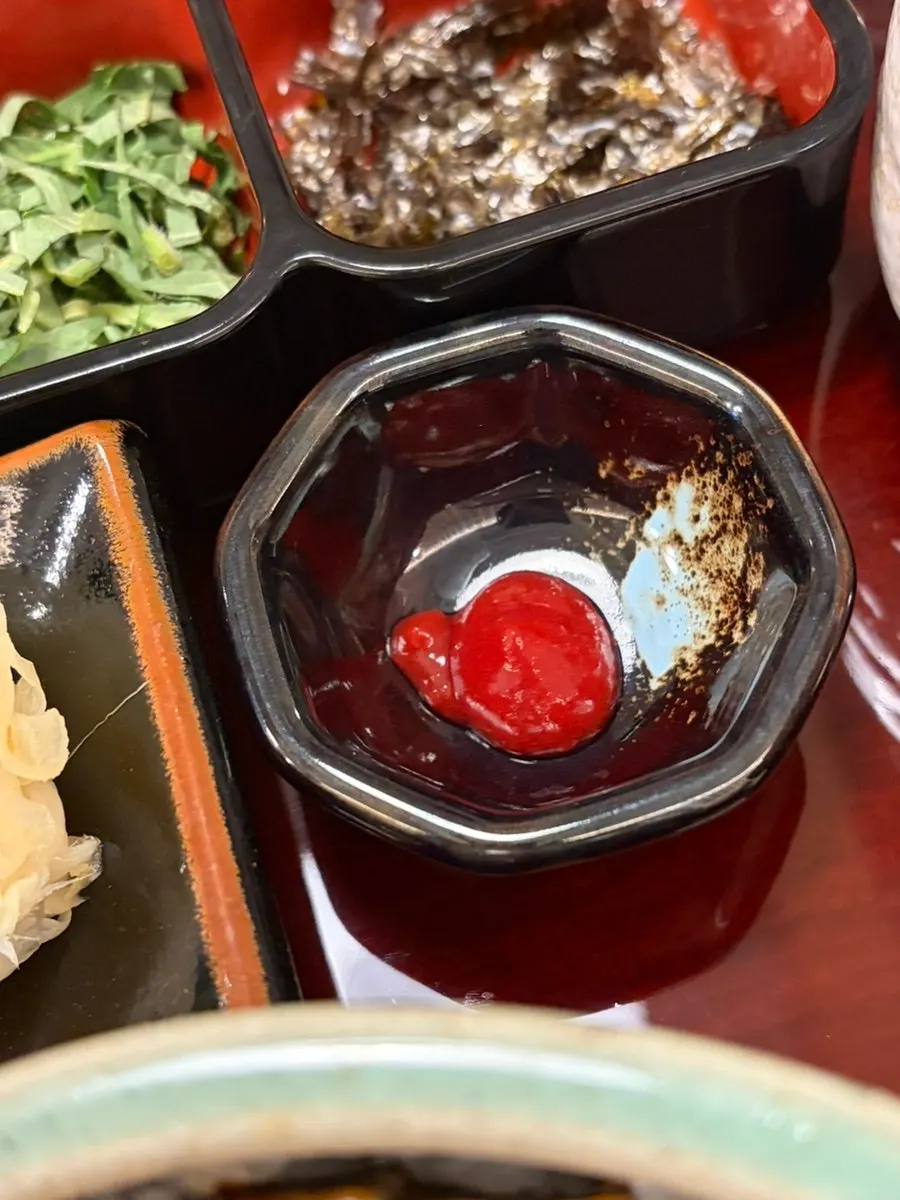 海苔、わさび、小ねぎ、エゴマの葉の薬味皿
