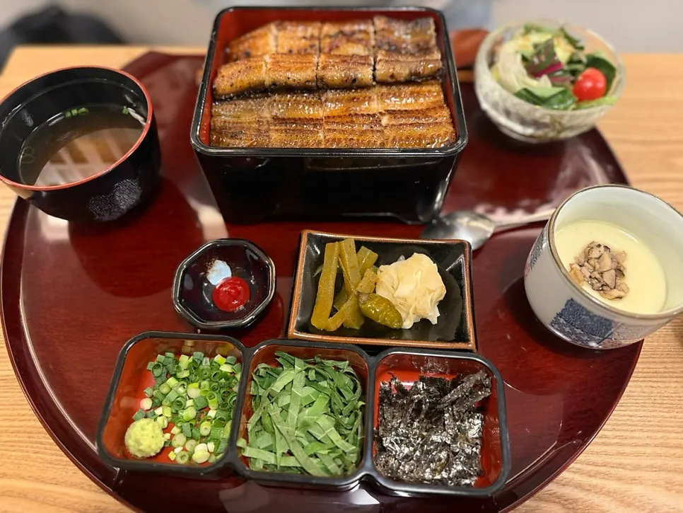 Side dishes and accompaniments in the hitsumabushi set