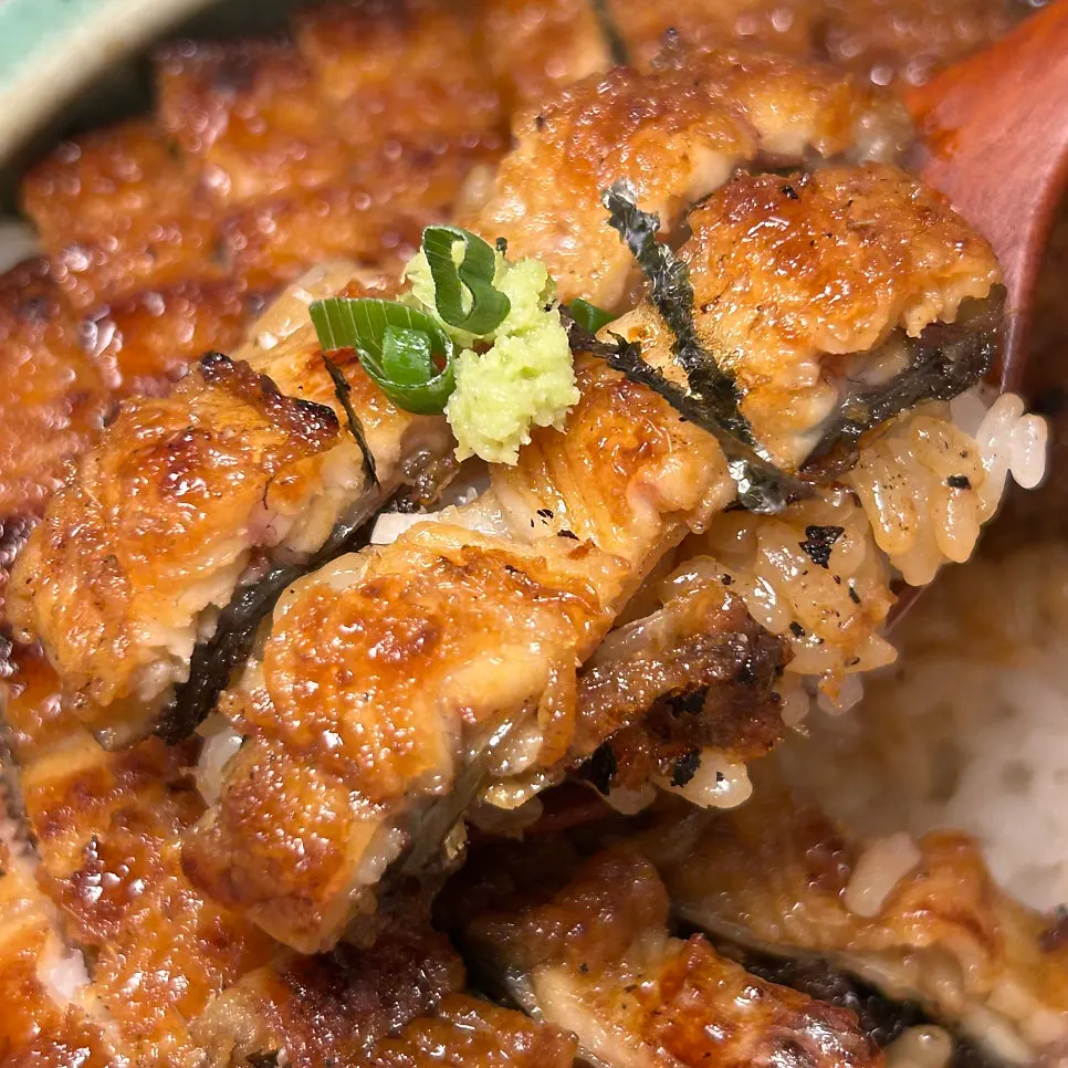 Cross-section of eel showing charred smoky flesh