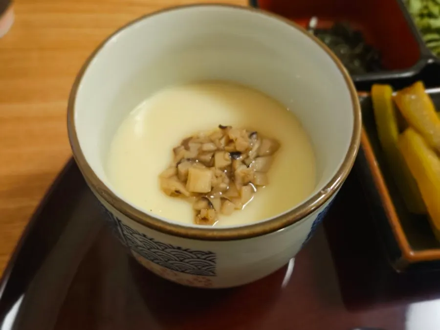 작은 그릇에 담긴 계란찜