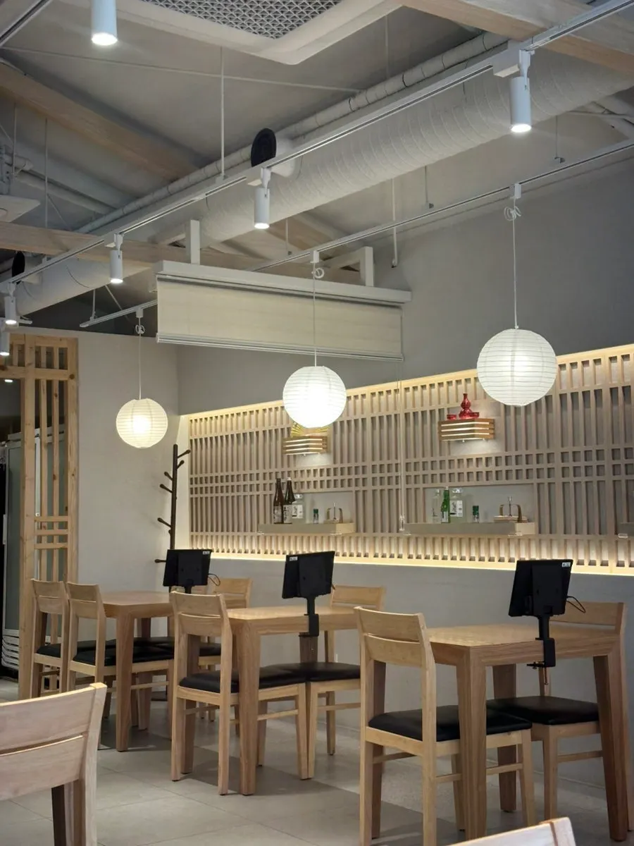 Waiting area inside Unagiwa