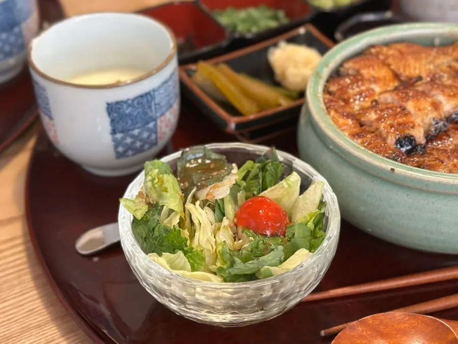 Salad served with the hitsumabushi set