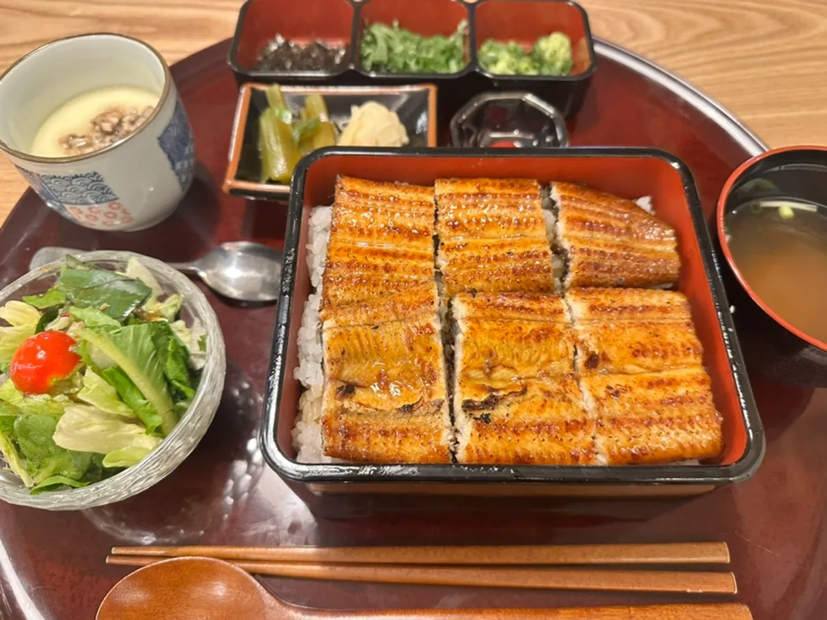 우나기와 우나동 특 한 상 차림