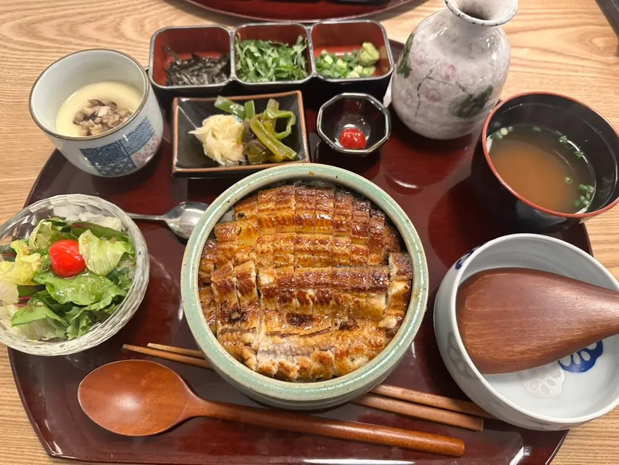 밑반찬 궁채가 함께 나온 우나동