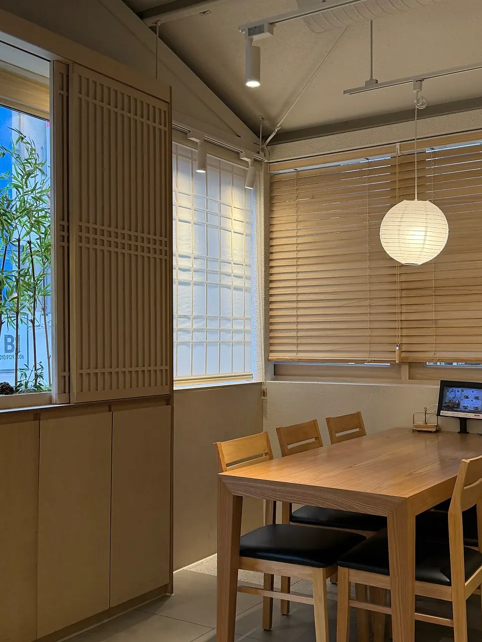 Window seat at Unagiwa with trees visible outside