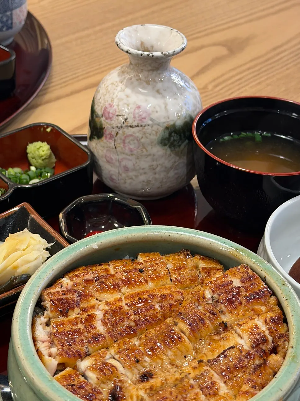 Charcoal-grilled eel on top of the hitsumabushi