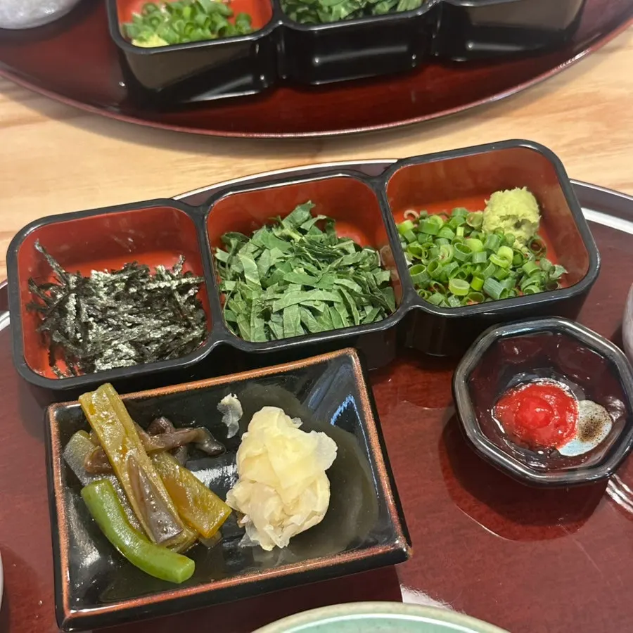 Full table setting of two Hitsumabushi Sang sets