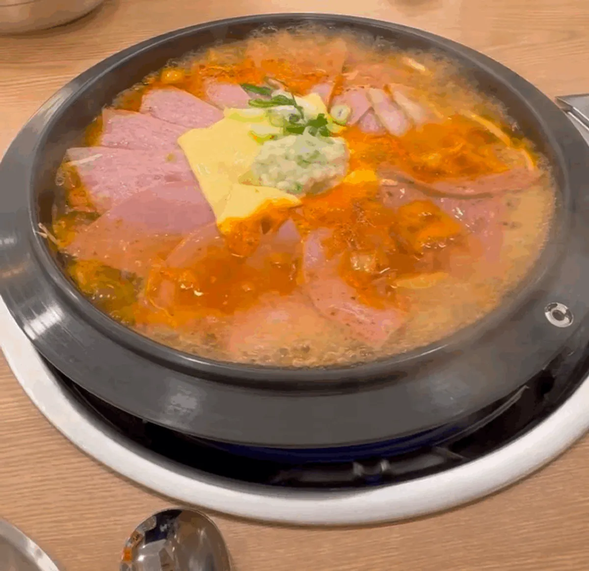 햄과 소세지, 베이컨이 푸짐한 엉클부대찌개 2인분