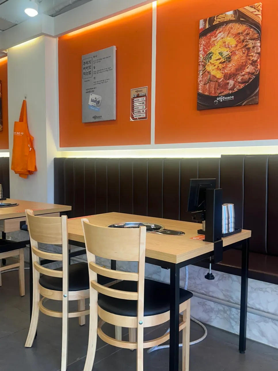 Seating area good for couples having a meal together
