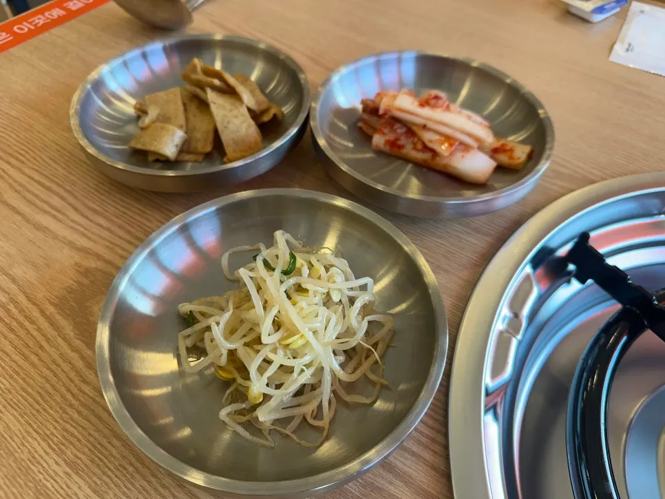 Basic side dishes served with the budae jjigae