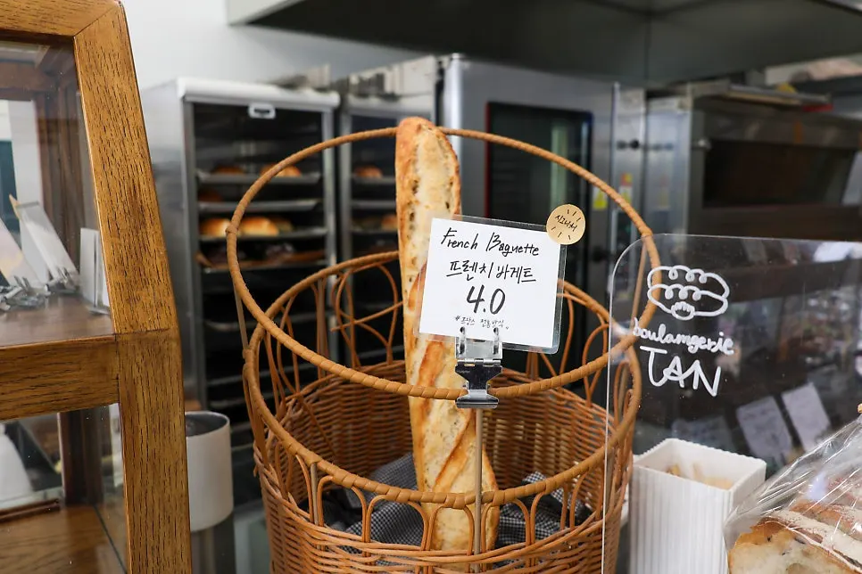 Bread showcase with handwritten name tags