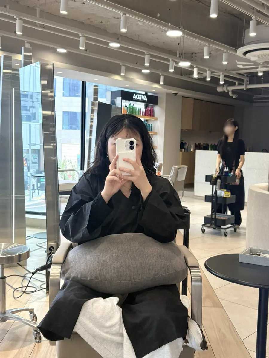 Dye formula applied carefully to the roots