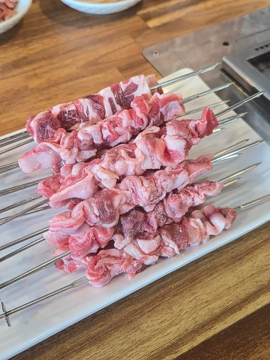 Yang kkochi and lamb rib meat skewers