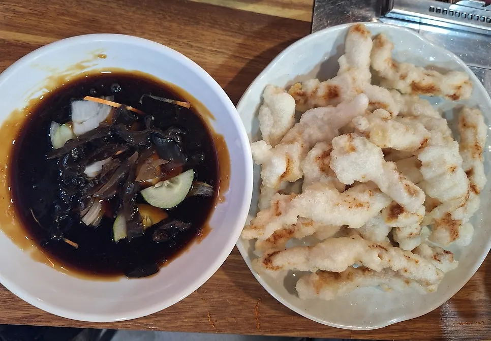 Small tangsuyuk served dip-style