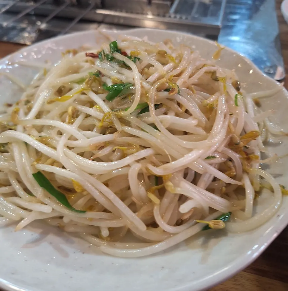 Free side of stir-fried bean sprouts