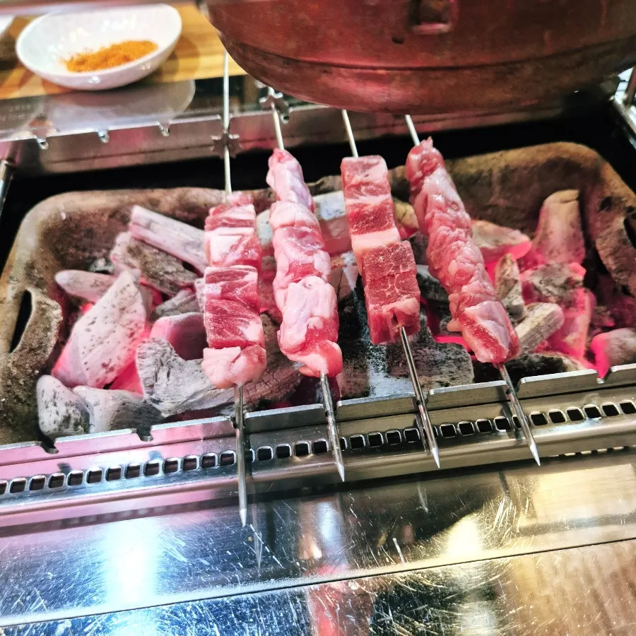 Yang kkochi cooking as it rotates automatically