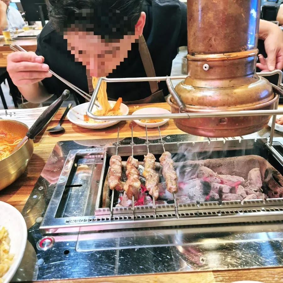 Overview of the table during the meal