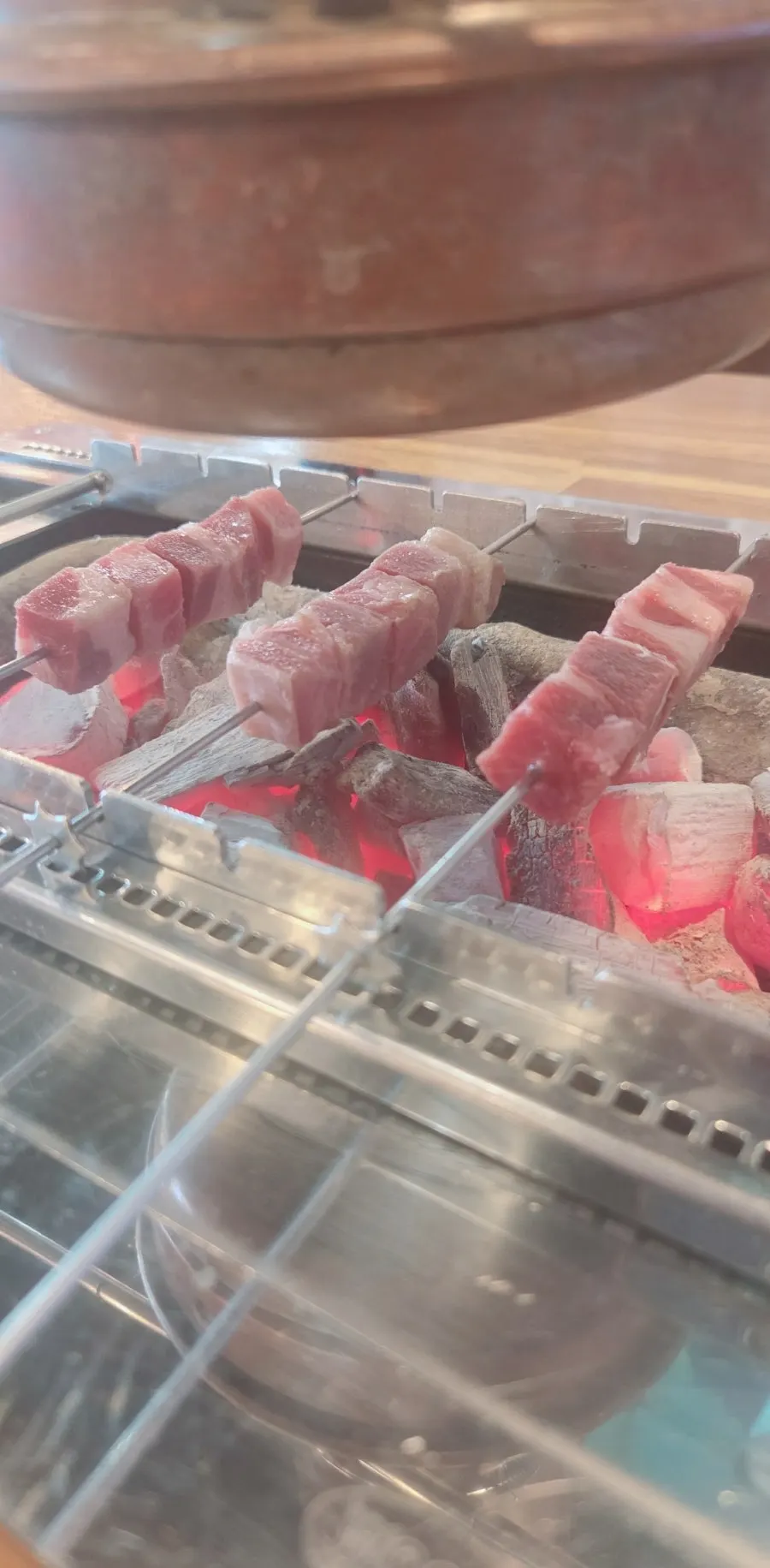 Close-up of the lamb skewer meat before grilling