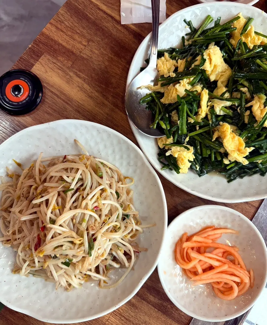 Close-up of the crunchy bean sprout stir-fry