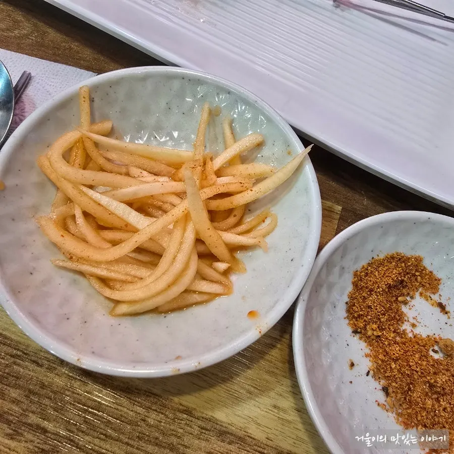 노릇하게 구운 양꼬치