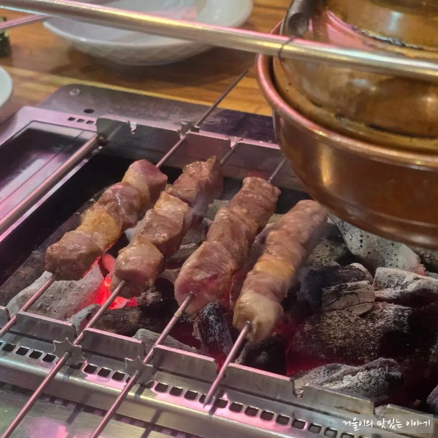 양꼬치와 곁들인 기본 찬