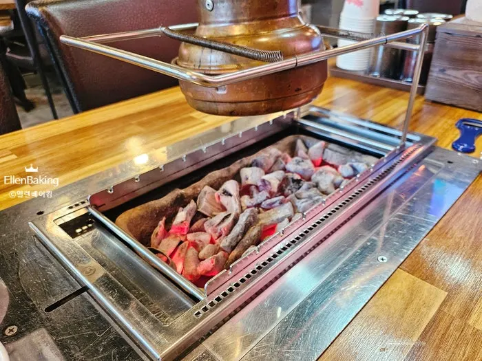 접시에 담겨 나온 양꼬치 2인분
