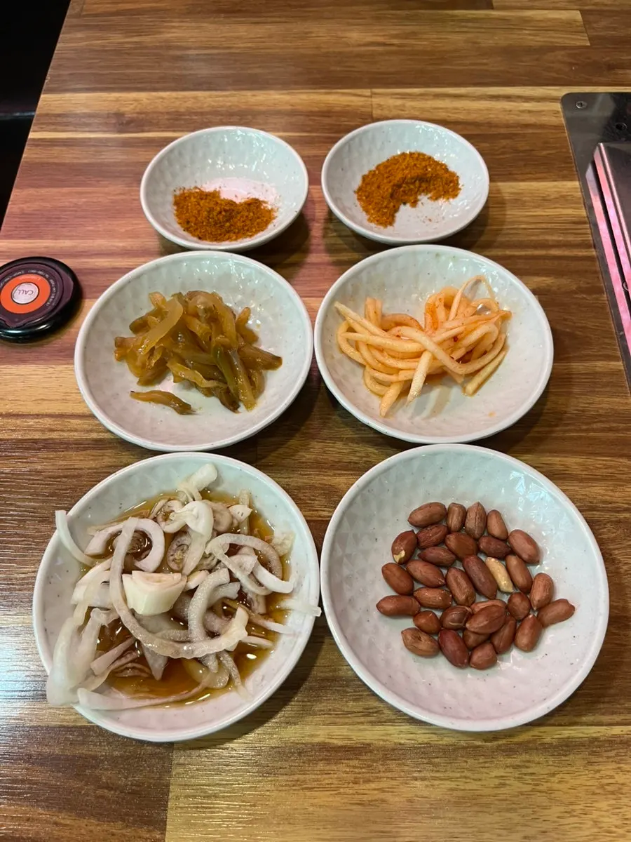Basic side dishes served with the lamb skewers