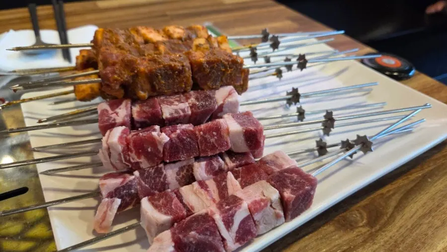쯔란에 찍어 먹는 양꼬치