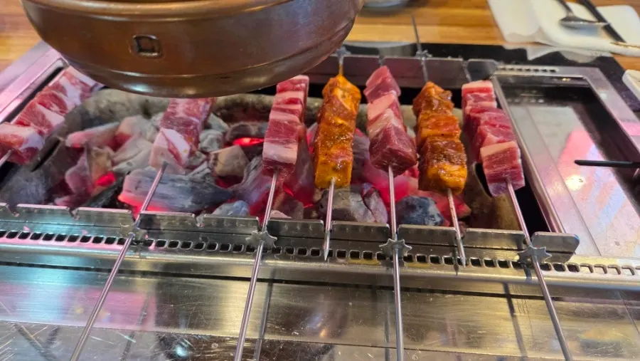 다 익은 기본 양꼬치 한 꼬치