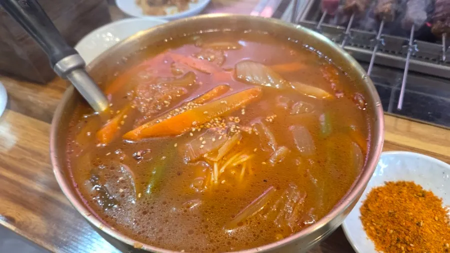 익어가는 양꼬치 여러 꼬치