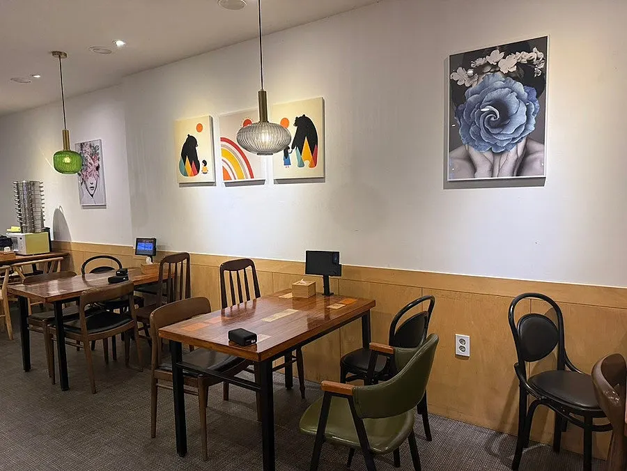 Clean interior of Mimi China