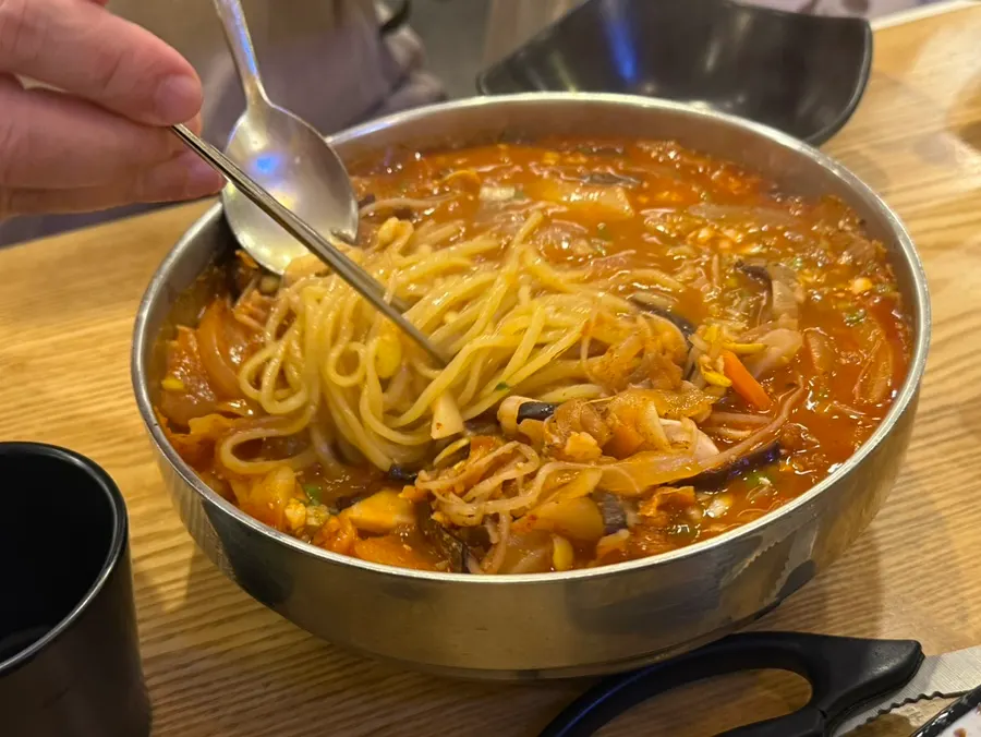 Jjamppong with bean sprouts and seafood